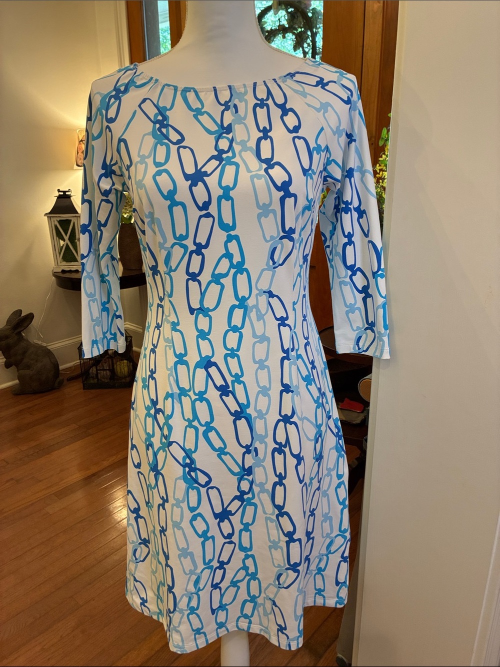 J. McLaughlin White Shift Dress with 3/4 Sleeves with Blue Chain Link Print XS